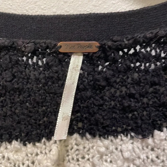FREE People woman’s black and white sweater - Picture 4 of 11